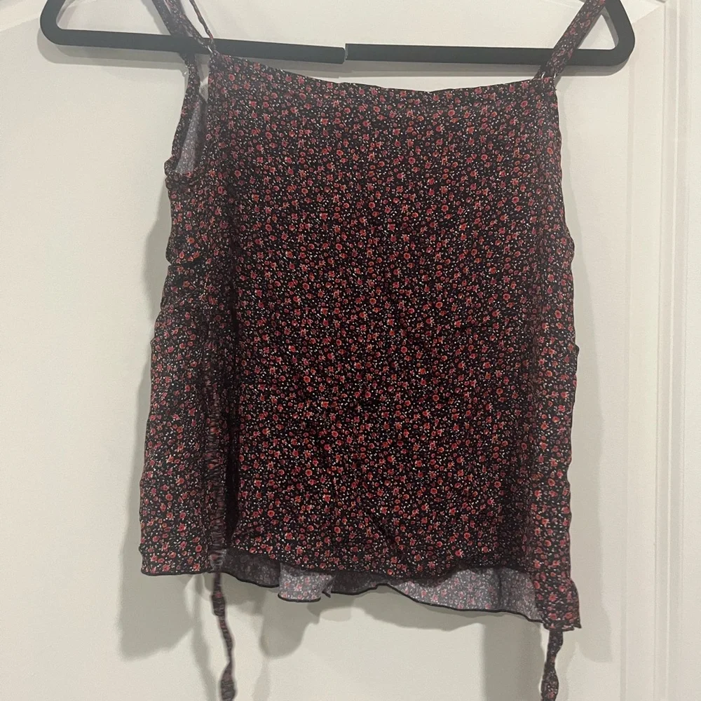 Floral Button Tank - Picture 3 of 4